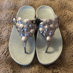 Fitflop Metallic Flower Thong Sandals - Pewter Gray, size 7